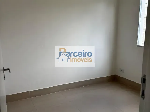 Sobrado 3 quartos e 2 banheiros, à venda, no bairro Chácara Tropical (Caucaia do Alto) em Cotia