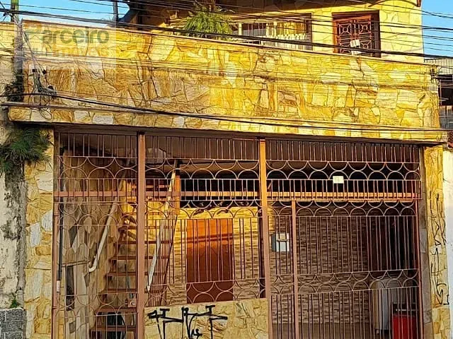 Sobrado 4 quartos e 2 banheiros, à venda, no bairro Parque Maria Luiza em São Paulo