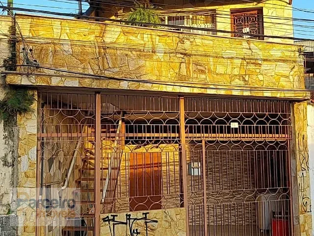 Sobrado 4 quartos e 2 banheiros, à venda, no bairro Parque Maria Luiza em São Paulo
