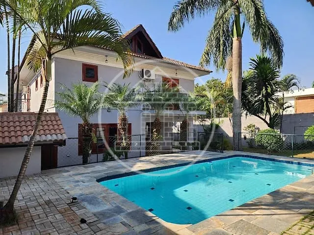 Sobrado com 700m² 4 quartos e 6 banheiros, à venda, no bairro Interlagos em São Paulo
