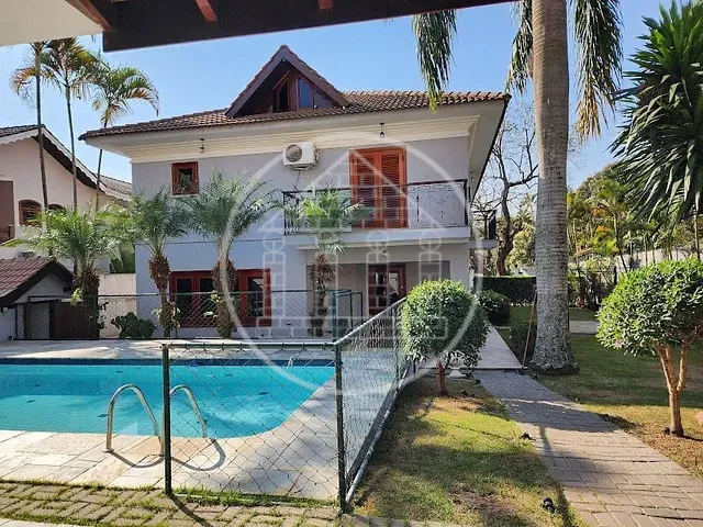 Sobrado com 700m² 4 quartos e 6 banheiros, à venda, no bairro Interlagos em São Paulo