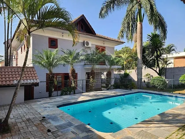 Sobrado com 700m² 4 quartos e 6 banheiros, à venda, no bairro Interlagos em São Paulo