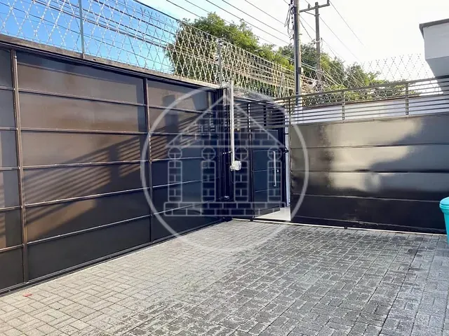Sobrado com 300m², à venda ou para alugar, no bairro Vila Congonhas em São Paulo