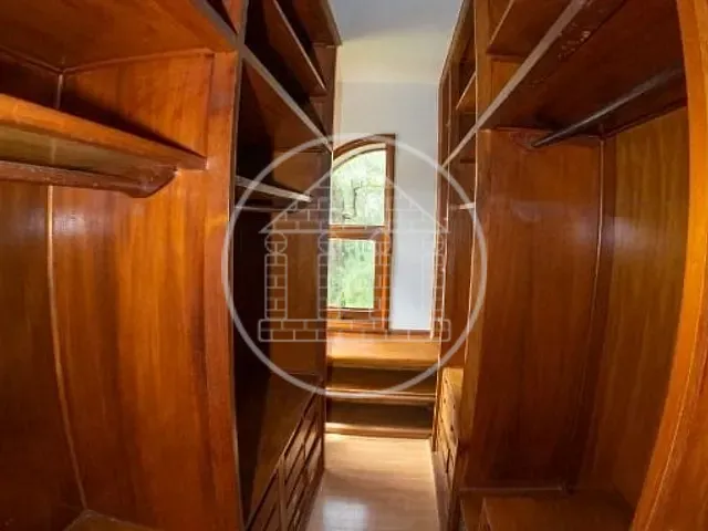 Sobrado com 422m² 4 quartos e 6 banheiros, à venda, no bairro Alphaville 11 em Santana de Parnaíba