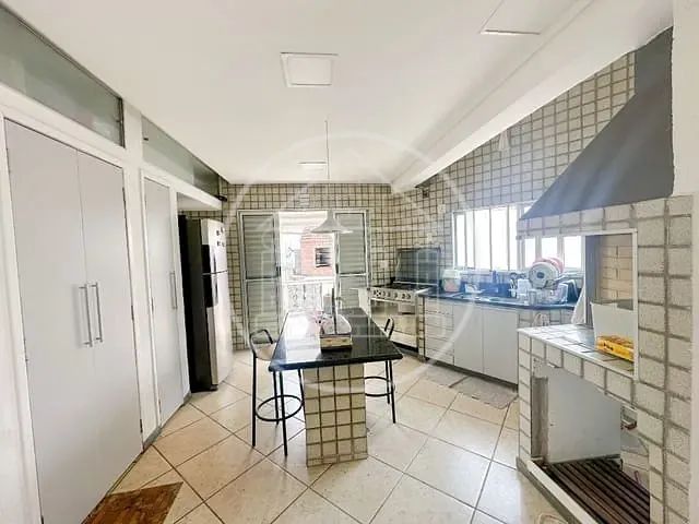 Sobrado com 734m² 2 quartos e 2 banheiros, à venda, no bairro Balneário Mar Paulista em São Paulo