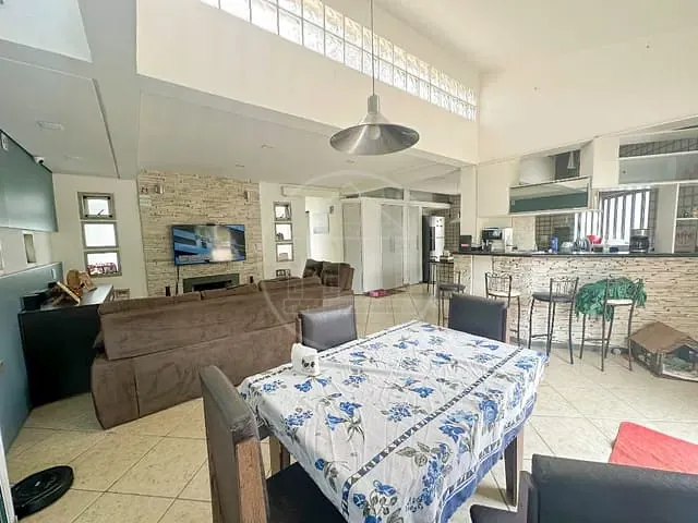 Sobrado com 734m² 2 quartos e 2 banheiros, à venda, no bairro Balneário Mar Paulista em São Paulo