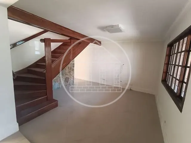 Sobrado com 174m² 4 quartos e 6 banheiros, à venda ou para alugar, no bairro Jardim Anhangüera em São Paulo