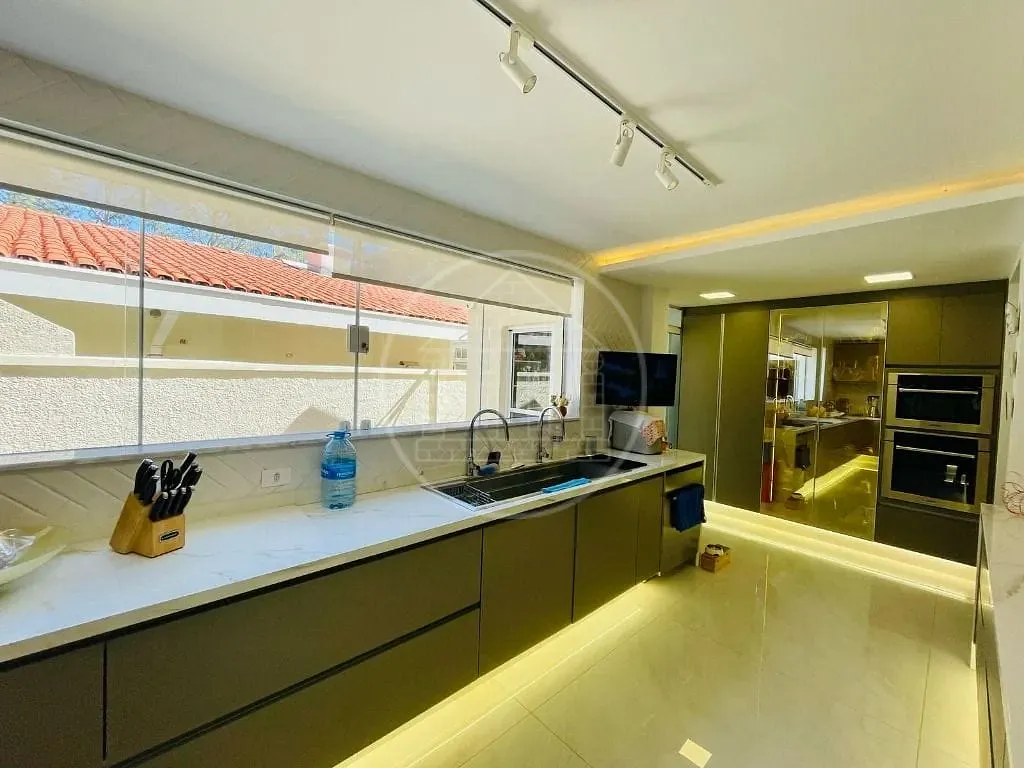 Sobrado, 3 quartos, 328 m² - Foto 1