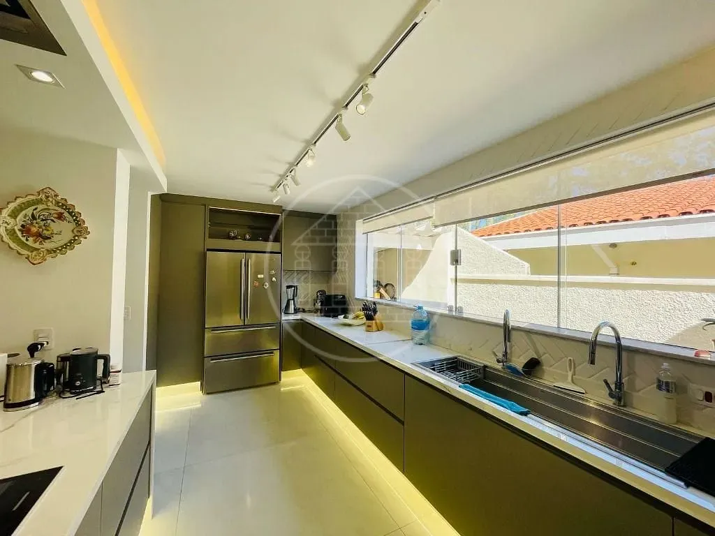 Sobrado, 3 quartos, 328 m² - Foto 2