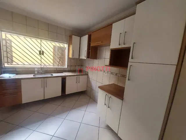 Sobrado 3 quartos e 3 banheiros, à venda ou para alugar, no bairro Parque Selecta(Montanhão) em São Bernardo do Campo