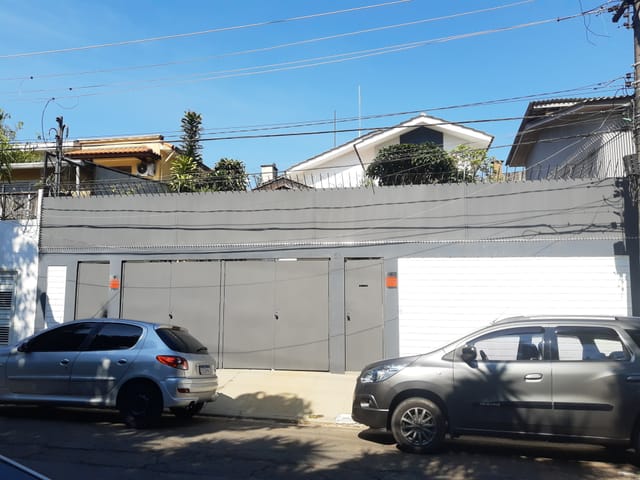 Foto do Sobrado - Sobrado à venda, 420 m² de terreno, área construída 186 m², 4 quartos, 1 suíte, piscina, 4 vagas, Campo Belo, São Paulo, SP. Localização privilegiada. | Paulista Imóveis