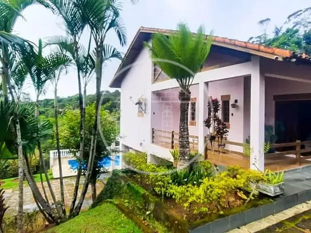 Sobrado com 1600m² 4 quartos e 4 banheiros, à venda, no bairro Fazenda da Ilha em Embu-Guaçu