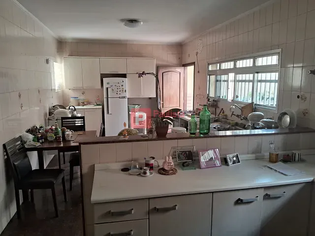 Sobrado com 300m² 4 quartos e 3 banheiros, à venda ou para alugar, no bairro Campo Belo em São Paulo