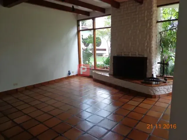 Sobrado com 1200m² 4 quartos e 3 banheiros, à venda, no bairro Interlagos em São Paulo