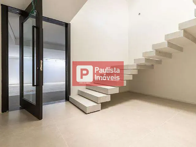 Sobrado com 850m² 4 quartos e 6 banheiros, à venda, no bairro Chácara Santo Antônio (Zona Sul) em São Paulo