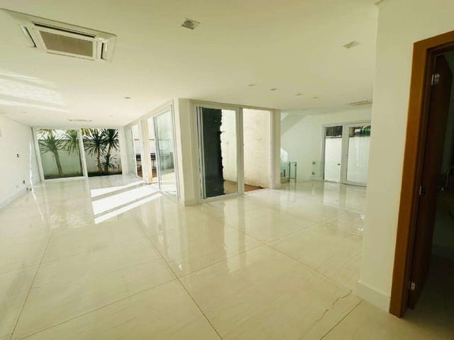 Foto do Sobrado - Sobrado Novo à Venda com 365m², 4 suítes, 6 vagas de garagem no subsolo no Jardim Petrópolis, São Paulo-SP | Paulista Imóveis