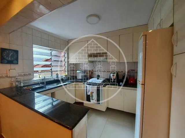 Sobrado com 350m² 4 quartos e 3 banheiros, à venda, no bairro Jardim Rio Bonito em São Paulo