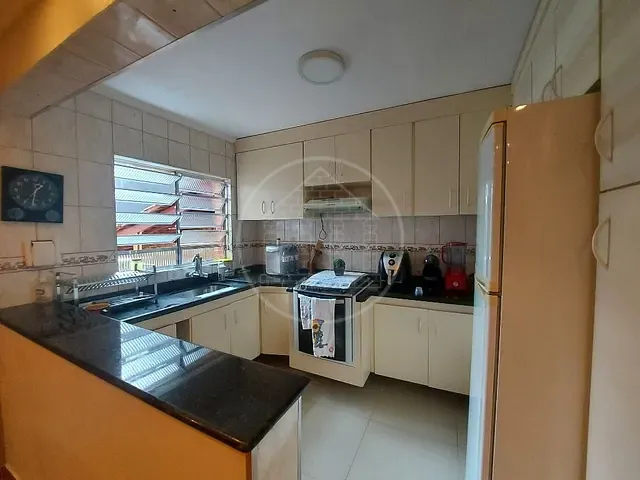 Sobrado com 350m² 4 quartos e 3 banheiros, à venda, no bairro Jardim Rio Bonito em São Paulo