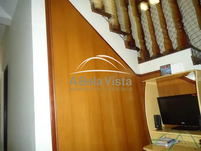 Sobrado com 180m² 3 quartos e 2 banheiros, à venda, no bairro Ayrosa em Osasco