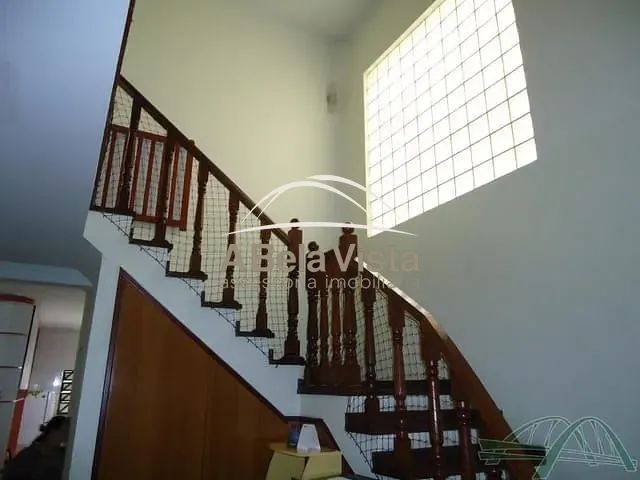 Sobrado com 180m² 3 quartos e 2 banheiros, à venda, no bairro Ayrosa em Osasco