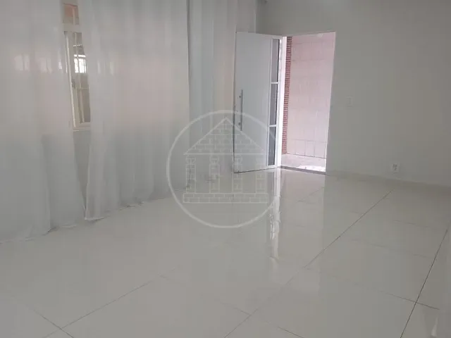 Sobrado com 250m² 3 quartos e 2 banheiros, à venda, no bairro Parque Alto do Rio Bonito em São Paulo