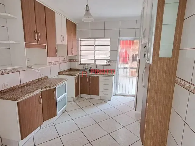 Sobrado 3 quartos e 2 banheiros, à venda, no bairro Alves Dias em São Bernardo do Campo