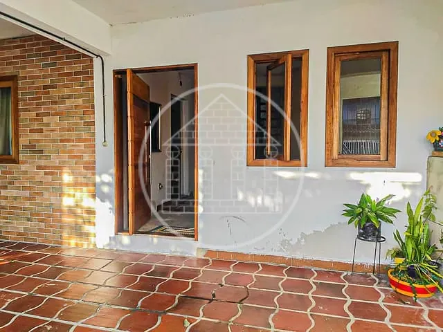 Sobrado com 125m² 3 quartos e 1 banheiro, à venda, no bairro Jardim das Imbuias em São Paulo