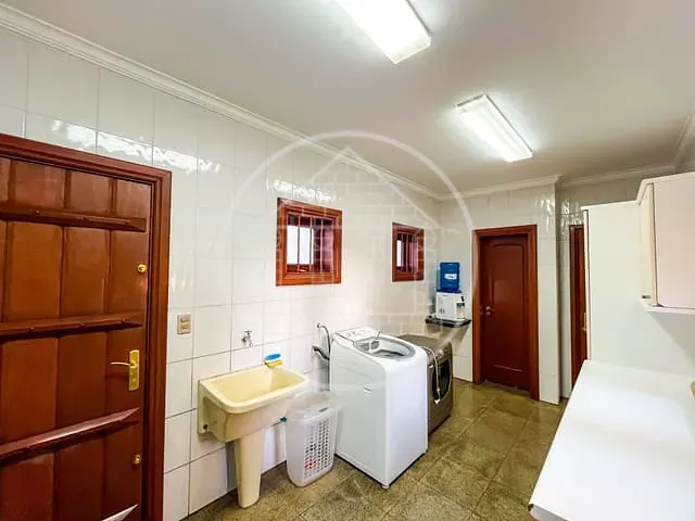 Sobrado com 600m² 4 quartos e 4 banheiros, à venda, no bairro Interlagos em São Paulo