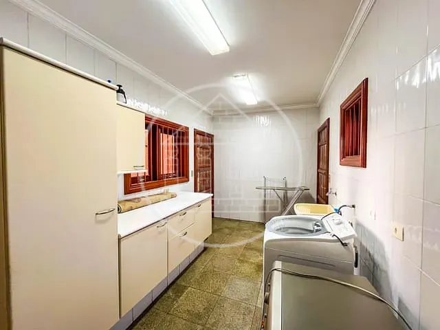 Sobrado com 600m² 4 quartos e 4 banheiros, à venda, no bairro Interlagos em São Paulo