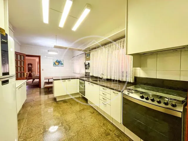 Sobrado com 600m² 4 quartos e 4 banheiros, à venda, no bairro Interlagos em São Paulo