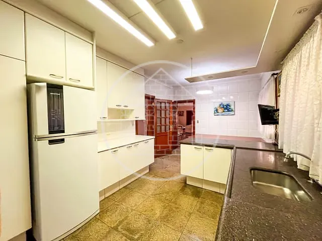 Sobrado com 600m² 4 quartos e 4 banheiros, à venda, no bairro Interlagos em São Paulo