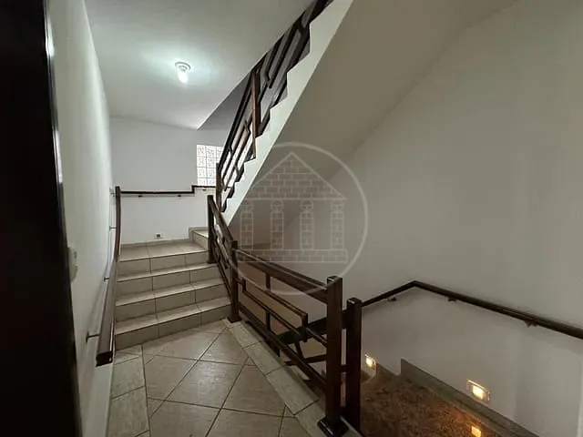 Sobrado com 250m² 5 quartos e 4 banheiros, para alugar, no bairro Jardim das Imbuias em São Paulo