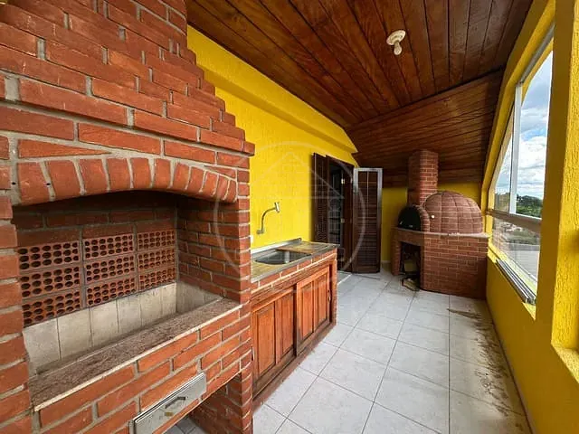 Sobrado com 250m² 5 quartos e 4 banheiros, para alugar, no bairro Jardim das Imbuias em São Paulo