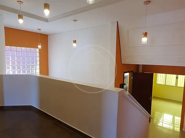 Sobrado com 288m² 4 quartos e 5 banheiros, para alugar, no bairro Parque Alves de Lima em São Paulo