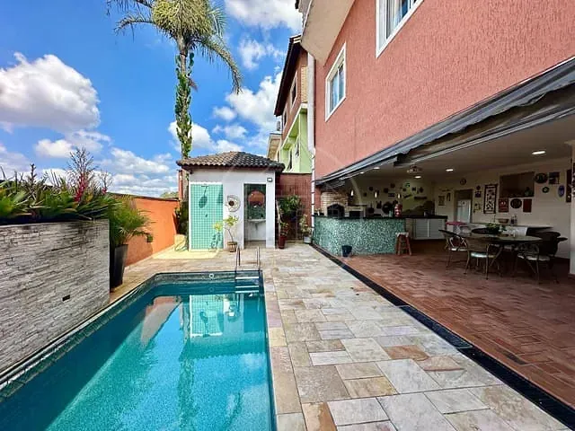 Sobrado com 250m² 4 quartos e 3 banheiros, à venda, no bairro Interlagos em São Paulo