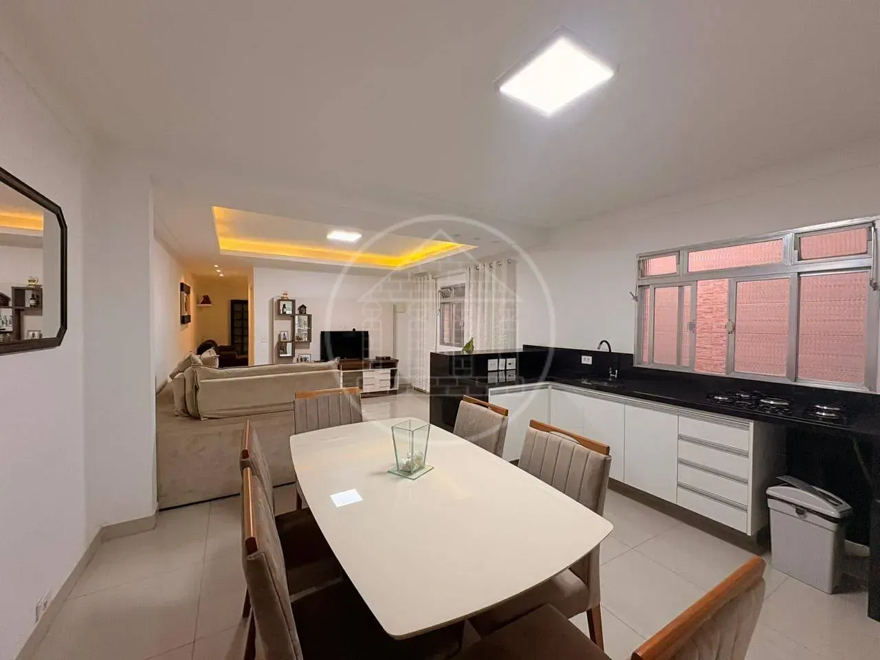 Sobrado, 4 quartos, 250 m² - Foto 1