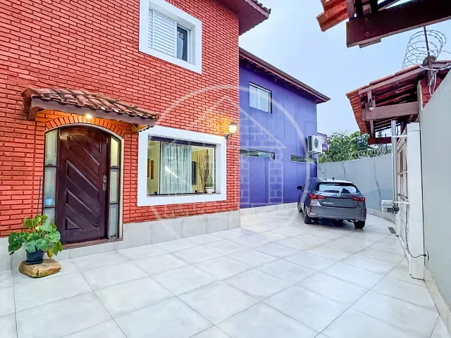 Sobrado com 200m² 4 quartos e 4 banheiros, à venda, no bairro Jardim Ipanema (Zona Sul) em São Paulo