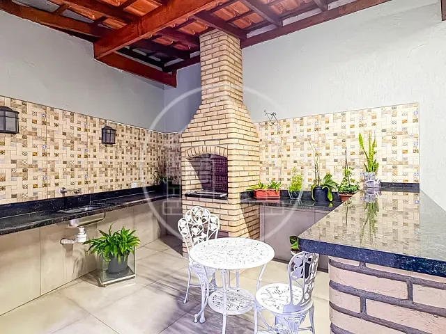 Sobrado com 200m² 4 quartos e 4 banheiros, à venda, no bairro Jardim Ipanema (Zona Sul) em São Paulo