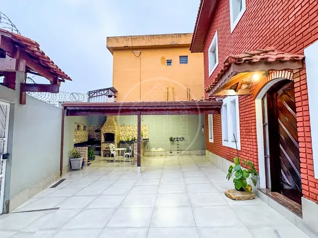Sobrado com 200m² 4 quartos e 4 banheiros, à venda, no bairro Jardim Ipanema (Zona Sul) em São Paulo