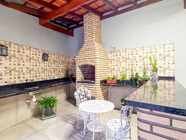 Sobrado com 200m² 4 quartos e 4 banheiros, à venda, no bairro Jardim Ipanema (Zona Sul) em São Paulo