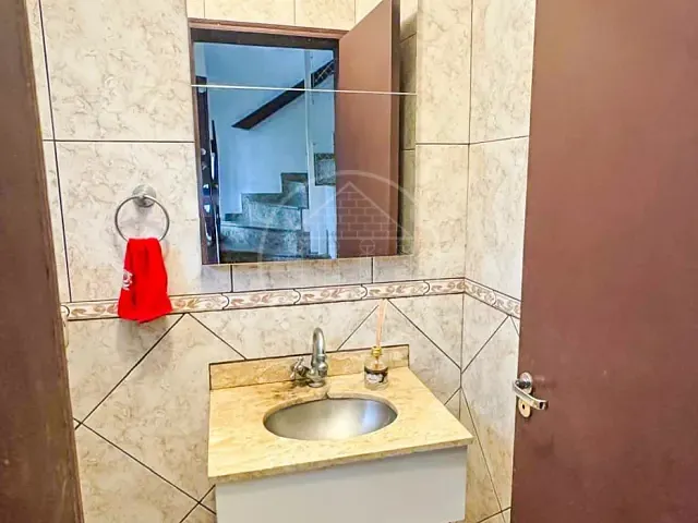 Sobrado com 250m² 3 quartos e 3 banheiros, para alugar, no bairro Jardim das Palmeiras (Zona Sul) em São Paulo