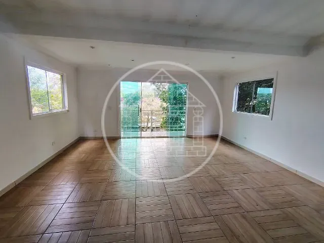 Sobrado com 700m² 4 quartos e 4 banheiros, à venda ou para alugar, no bairro Jardim Shangrilá (Zona Sul) em São Paulo