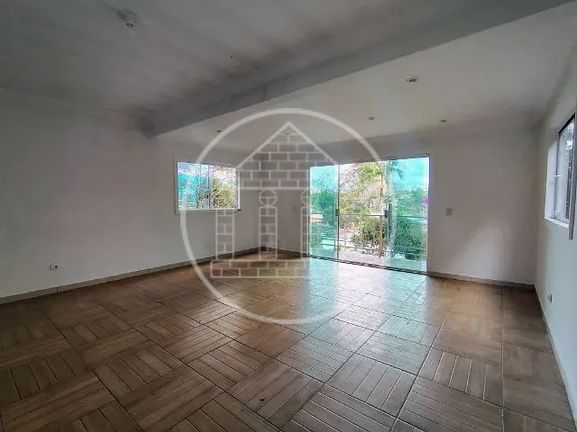 Sobrado com 700m² 4 quartos e 4 banheiros, à venda ou para alugar, no bairro Jardim Shangrilá (Zona Sul) em São Paulo