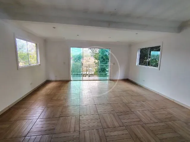 Sobrado com 700m² 4 quartos e 4 banheiros, à venda ou para alugar, no bairro Jardim Shangrilá (Zona Sul) em São Paulo
