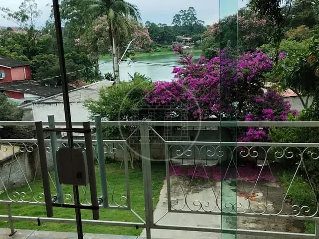 Sobrado com 700m² 4 quartos e 4 banheiros, à venda ou para alugar, no bairro Jardim Shangrilá (Zona Sul) em São Paulo