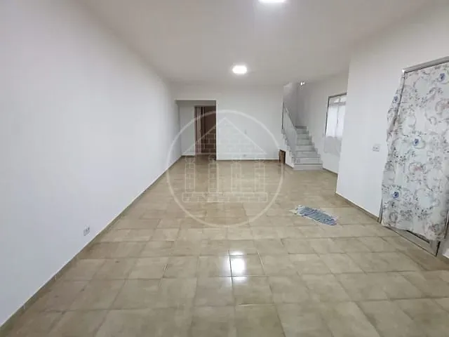 Sobrado com 250m² 3 quartos e 4 banheiros, à venda ou para alugar, no bairro Socorro em São Paulo