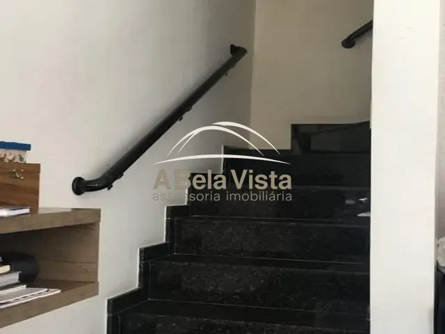Sobrado 3 quartos e 2 banheiros, à venda, no bairro Vila Yolanda em Osasco