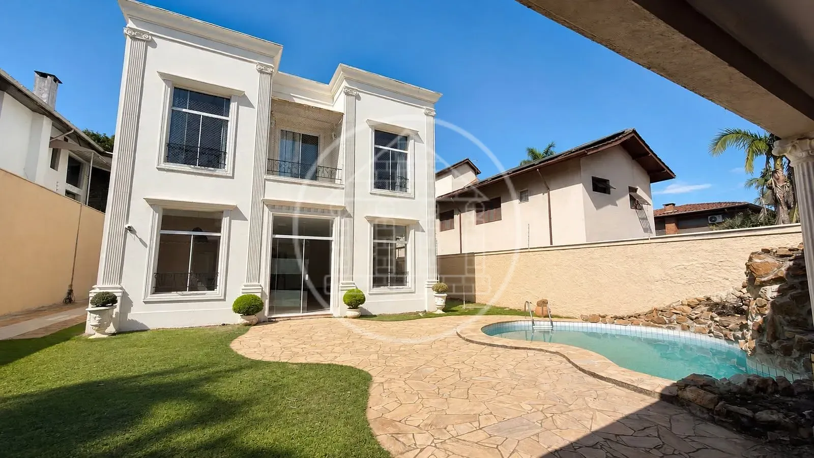 Sobrado, 4 quartos, 632 m² - Foto 1