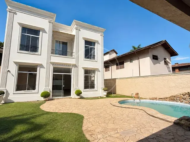 Sobrado com 632m² 4 quartos e 4 banheiros, à venda ou para alugar, no bairro Interlagos em São Paulo
