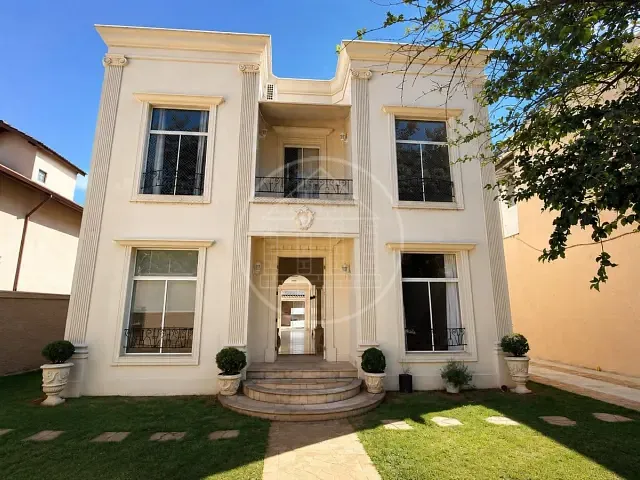 Sobrado com 632m² 4 quartos e 4 banheiros, à venda ou para alugar, no bairro Interlagos em São Paulo